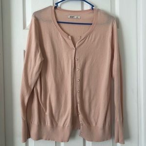 Sweater with cute buttons